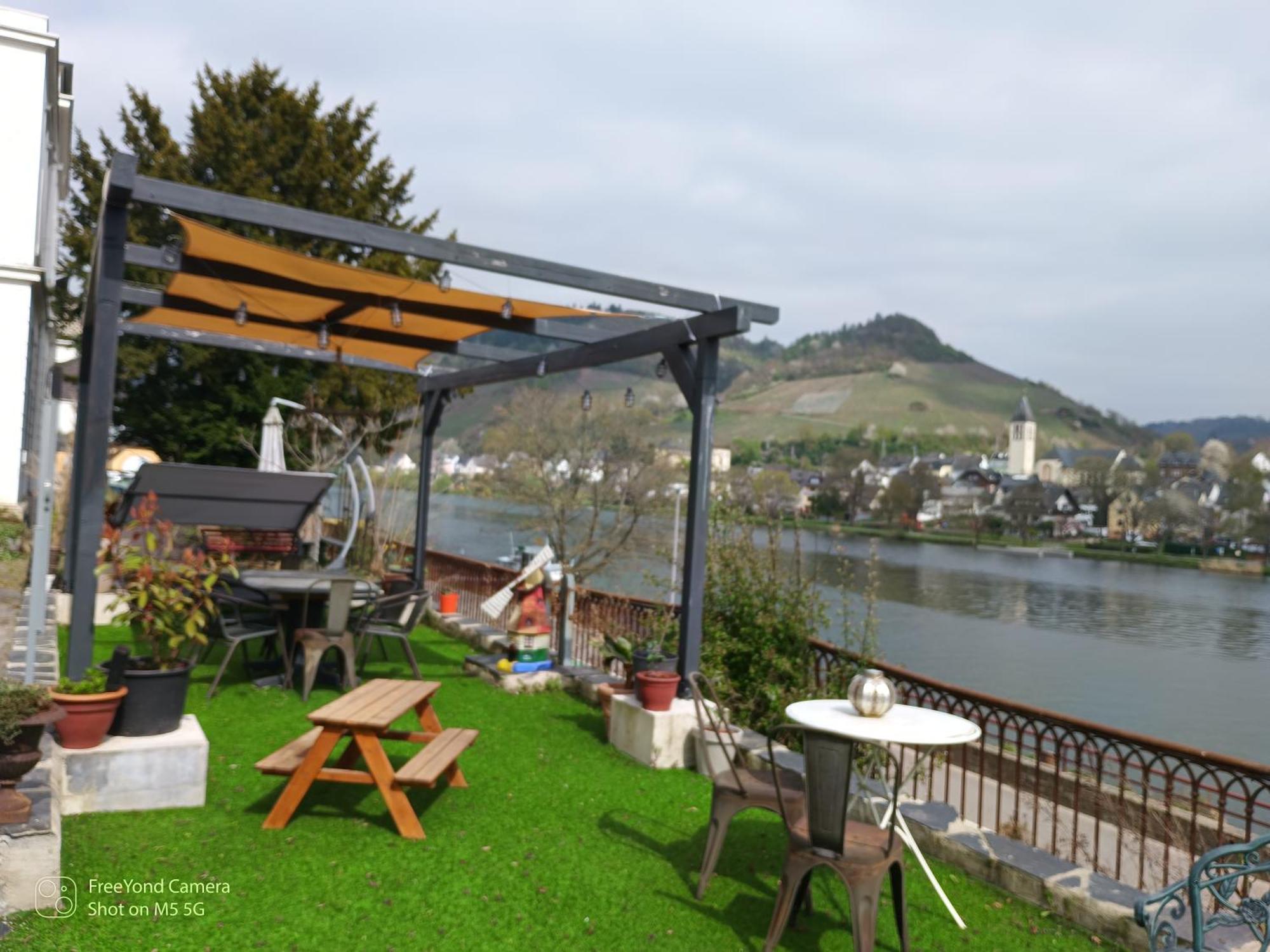 Voll Ausgestattete Wohnung Mit Moselblick Alf Exterior foto